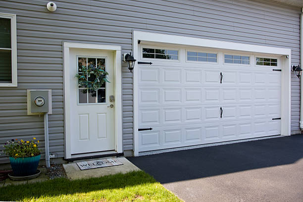 24/7 Emergency Garage Door Panel Replacement experts in Nashville, IN